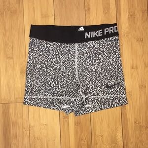 GIRLS NIKE PROS SHORTS